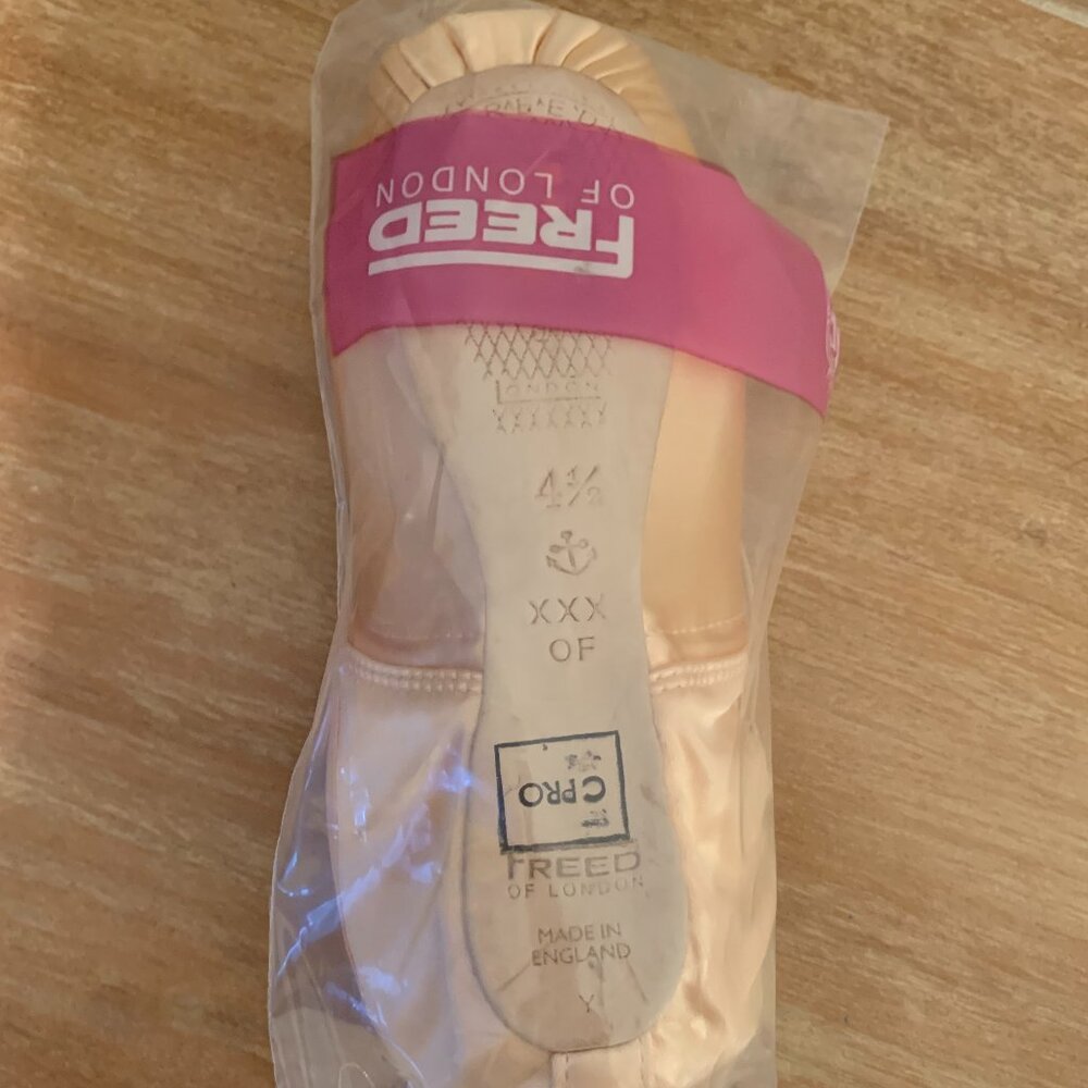 FREED OF LONDON Pointe Shoes 4 1/2 XXX Classic Pro (Anchor Maker)